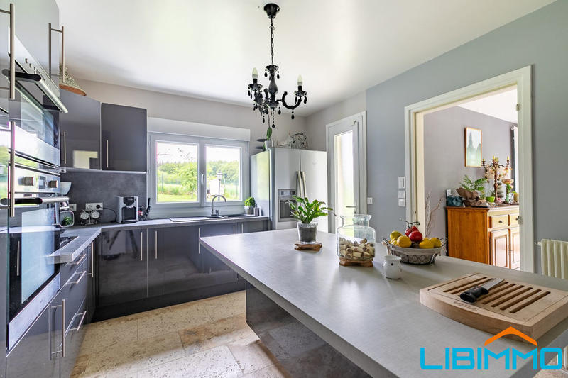 Maison - 257 m² - 8 pièces