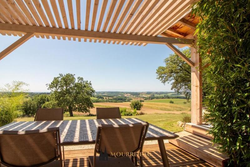 Maison - 440 m² - 12 pièces