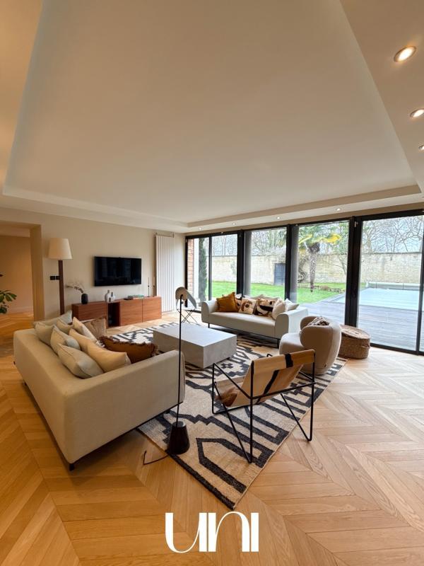 Maison - 230 m² - 6 pièces