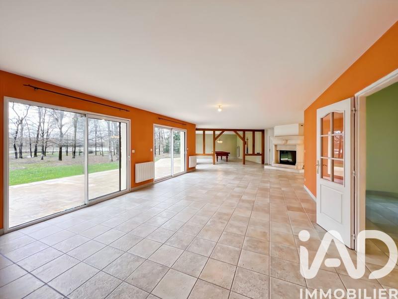 Maison - 239 m² - 8 pièces