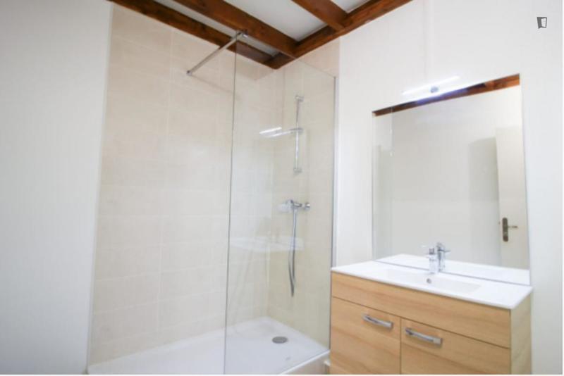 Chambre - 12 m² - 5 pièces