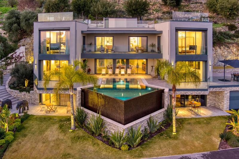 Villa - 484 m² - 12 pièces