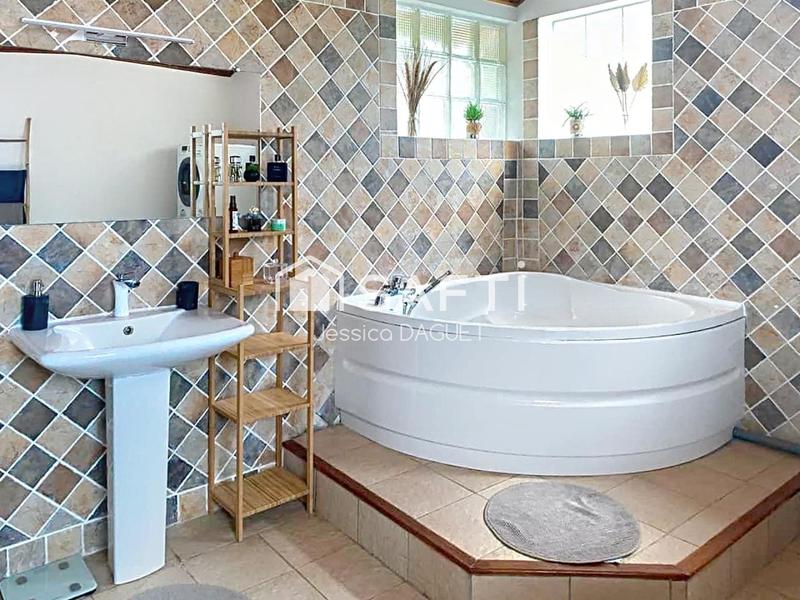 Maison - 208 m² - 8 pièces