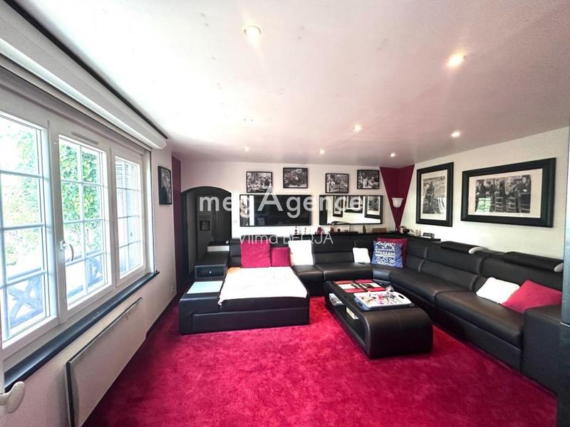 Maison - 220 m² - 7 pièces