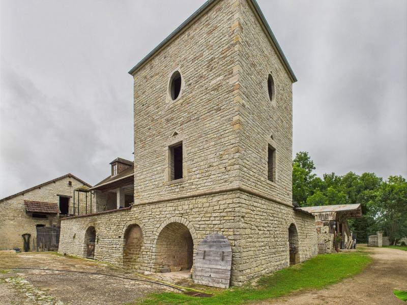 Maison - 312 m² - 8 pièces