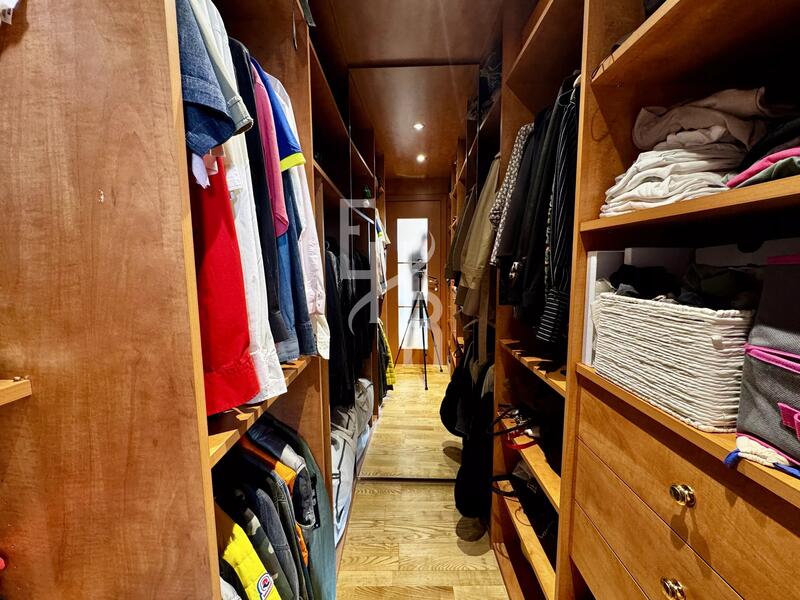 Maison - 195 m² - 6 pièces