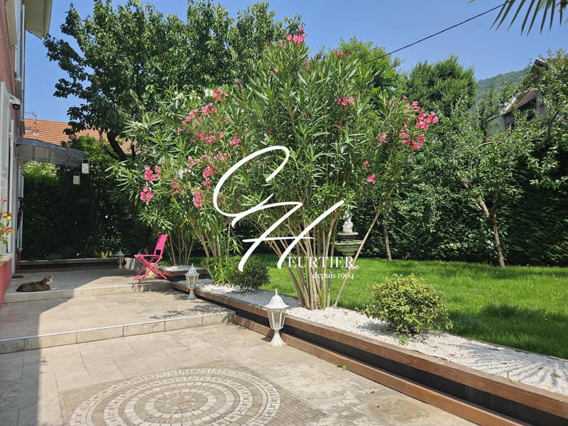 Maison - 224 m² - 9 pièces