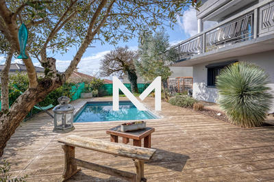 Maison - 229 m² - 7 pièces