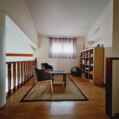 Maison traditionnelle - 230 m² - 6 pièces