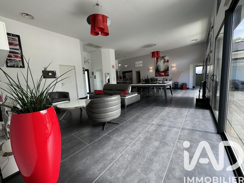 Maison - 218 m² - 7 pièces