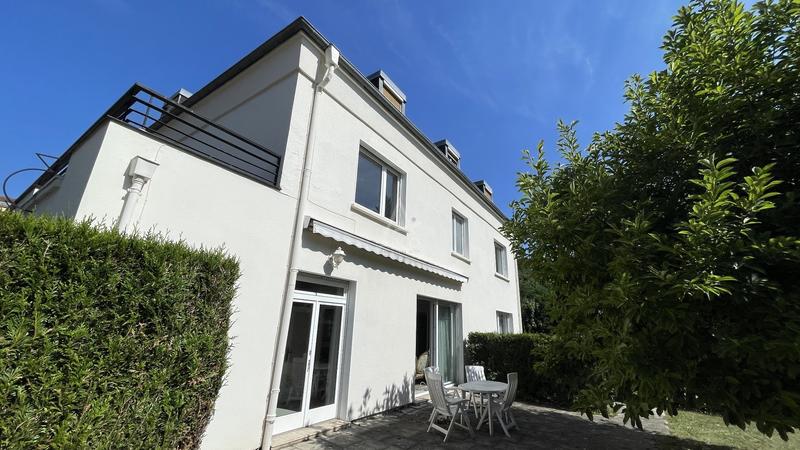 Maison - 410 m² - 15 pièces