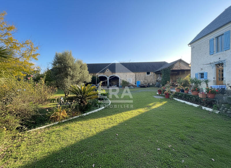 Maison - 243 m² - 6 pièces