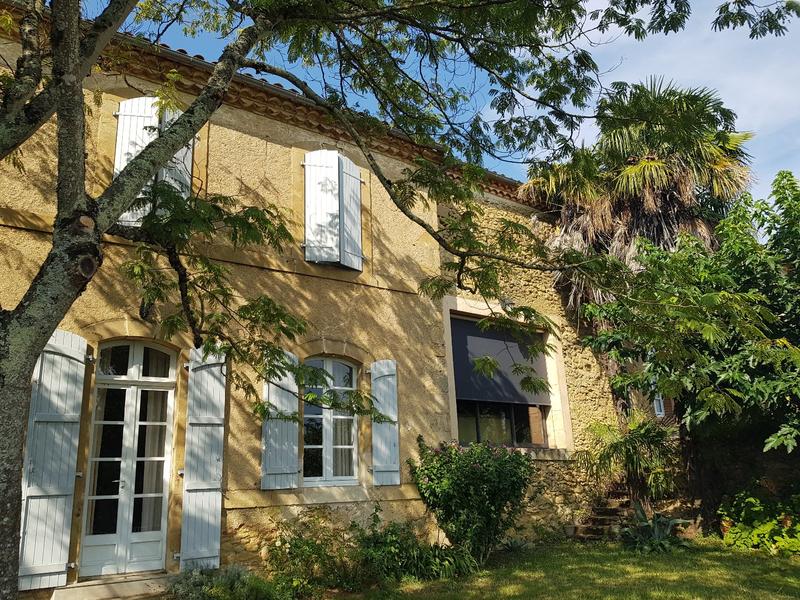 Maison - 330 m² - 7 pièces