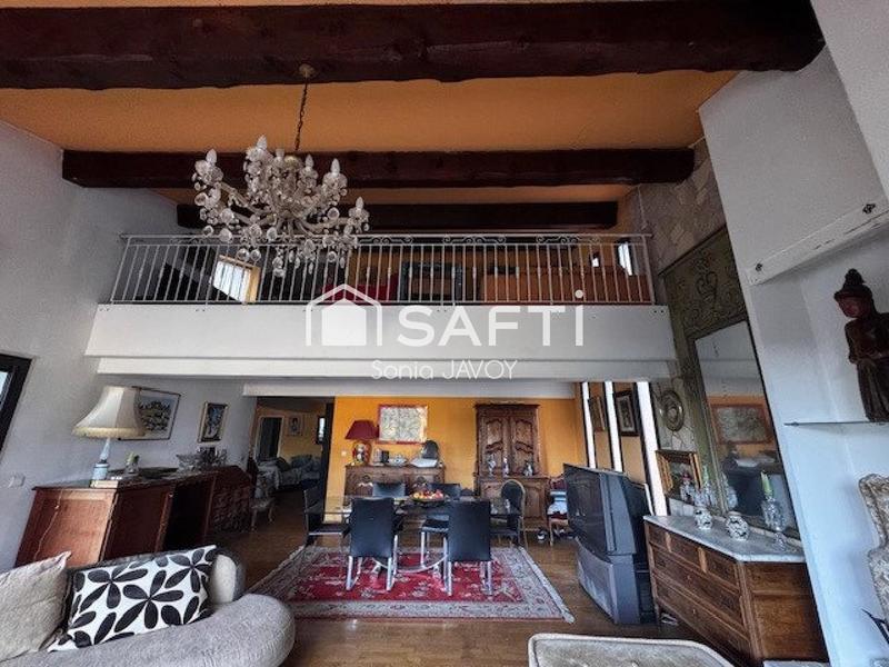Villa - 304 m² - 8 pièces