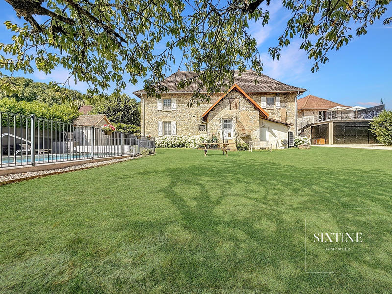 Maison ancienne - 692 m² - 16 pièces