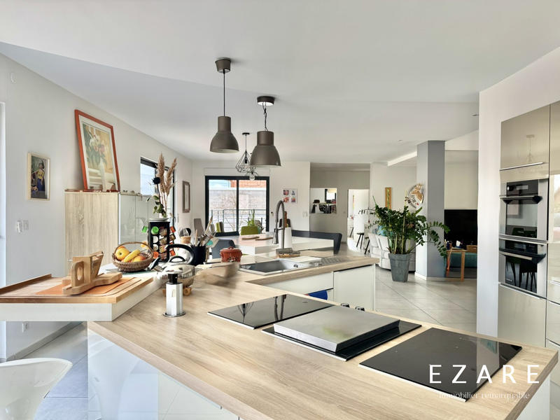 Maison - 357 m² - 7 pièces