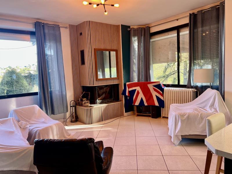 Maison traditionnelle - 220 m² - 6 pièces