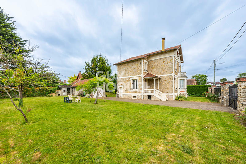 Maison - 182 m² - 9 pièces