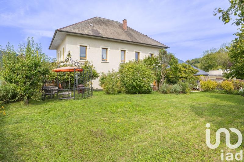 Maison - 257 m² - 8 pièces