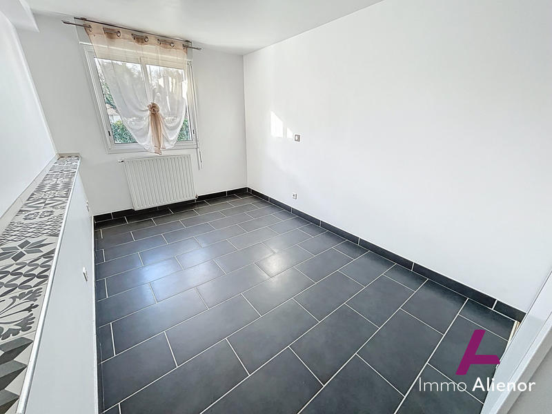 Maison - 212 m² - 7 pièces