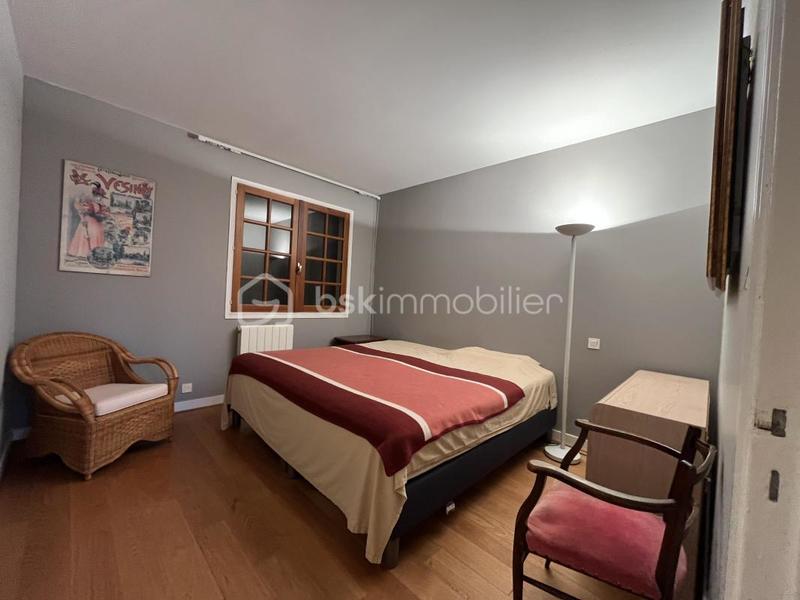 Demeure - 192 m² - 9 pièces