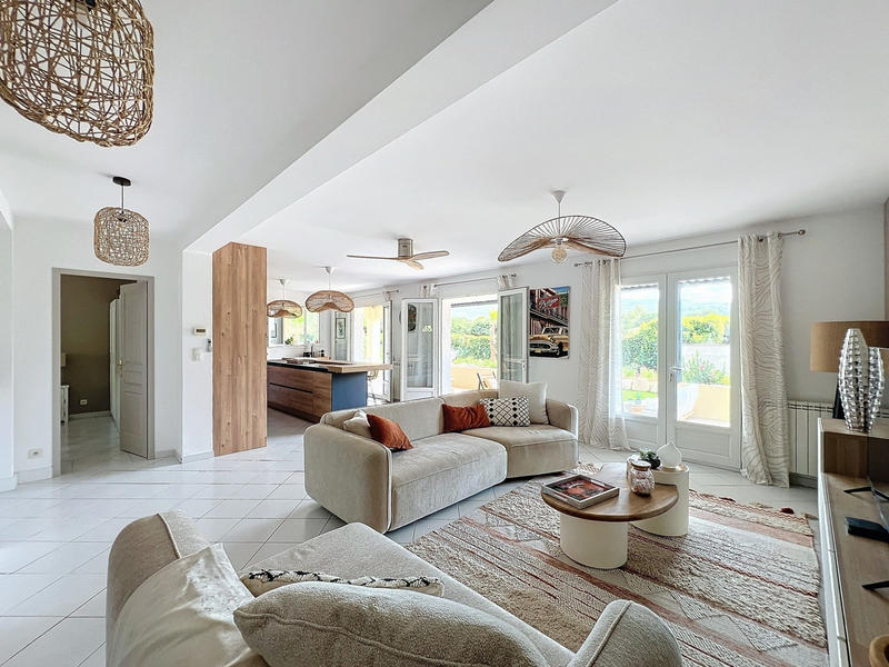 Maison - 140 m² - 5 pièces