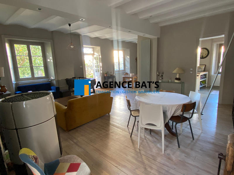 Maison - 218 m² - 7 pièces