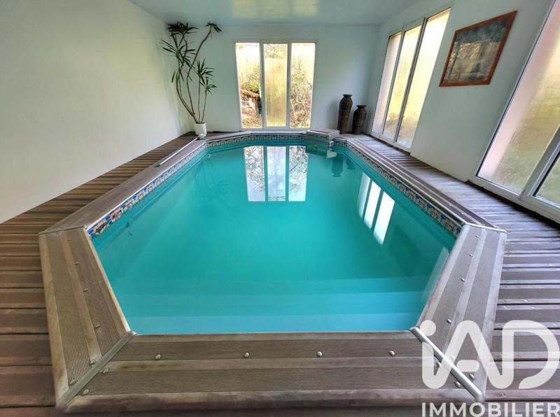 Maison - 332 m² - 9 pièces