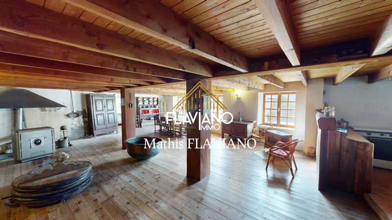 Maison - 179 m² - 8 pièces