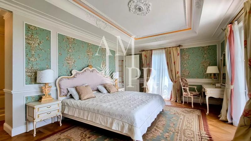 Propriété - 900 m² - 12 pièces