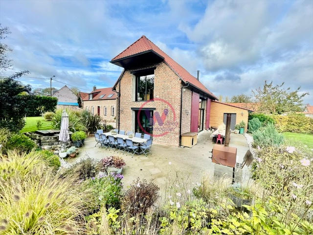 Maison - 260 m² - 10 pièces