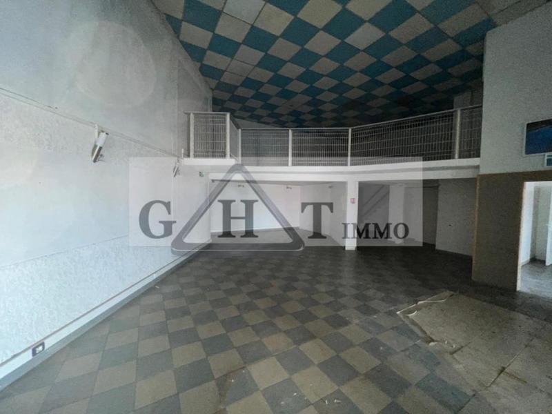 Entrepôt - 1 110 m²