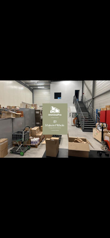 Local d'activités - 242 m²