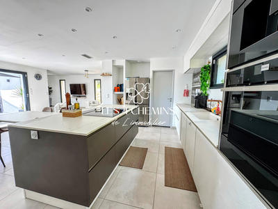 Villa - 200 m² - 7 pièces