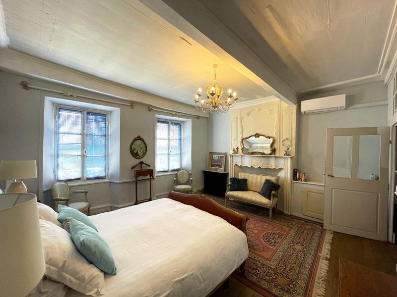 Maison - 204 m² - 5 pièces