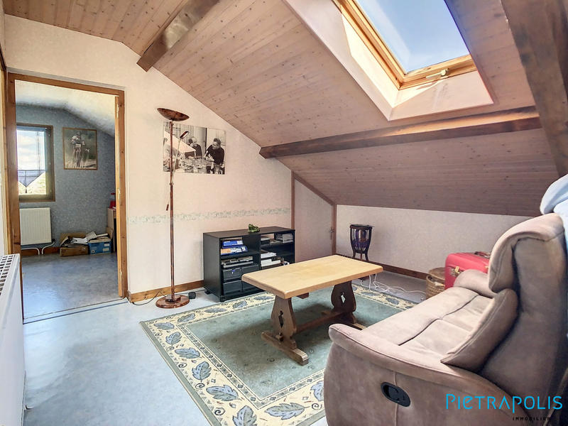 Maison traditionnelle - 176 m² - 8 pièces