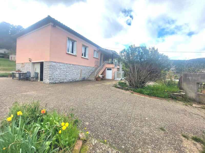 Maison traditionnelle - 75 m² - 5 pièces