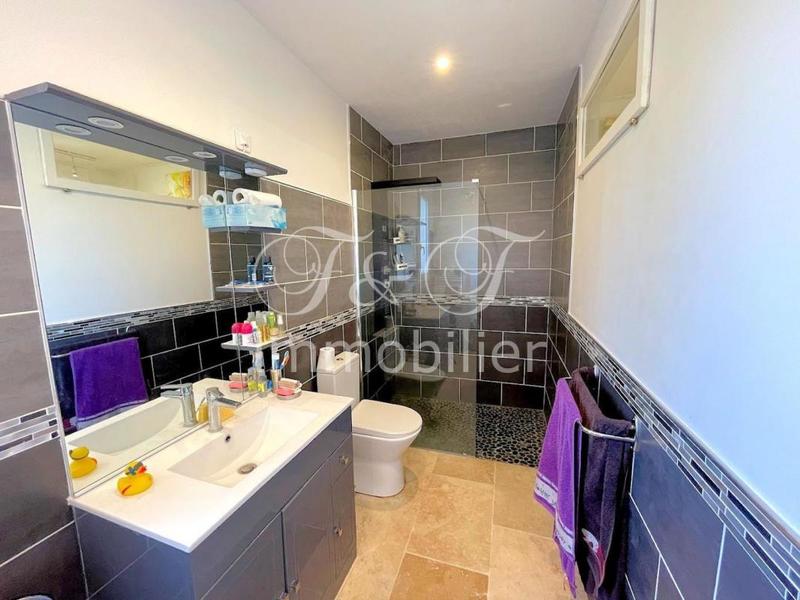 Propriété - 275 m² - 8 pièces