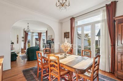 Maison - 188 m² - 9 pièces