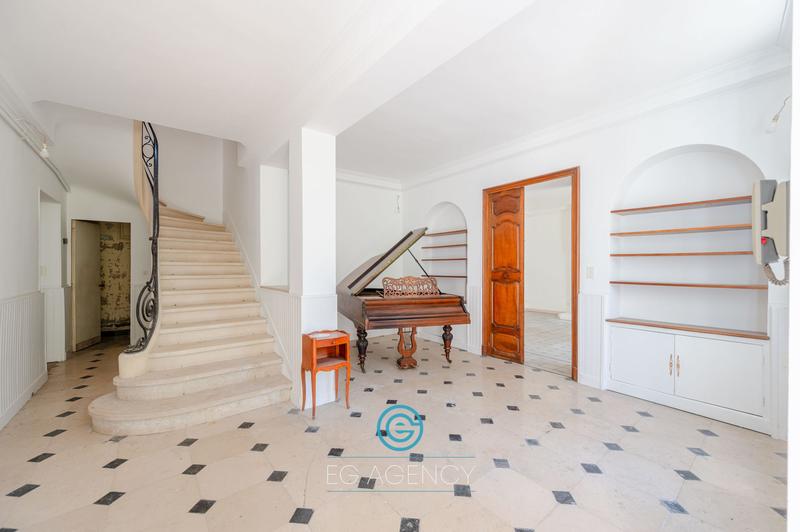Maison - 280 m² - 7 pièces