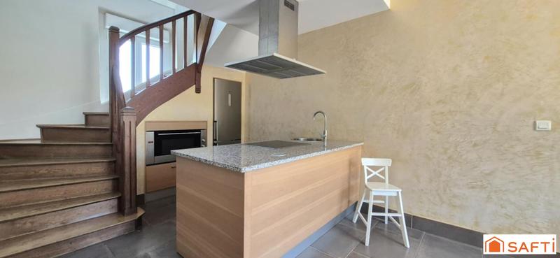 Maison - 275 m² - 11 pièces