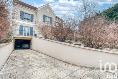 Maison - 220 m² - 7 pièces