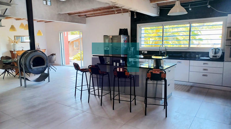 Villa - 256 m² - 4 pièces