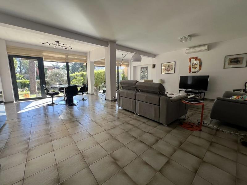 Villa - 200 m² - 5 pièces