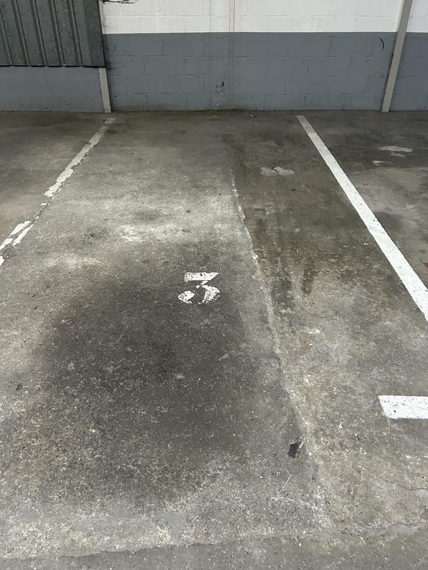 Parking / Garage - 11 m²