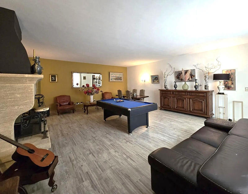 Maison - 250 m² - 6 pièces