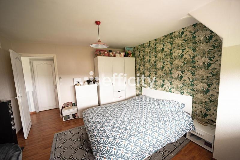 Maison - 220 m² - 8 pièces