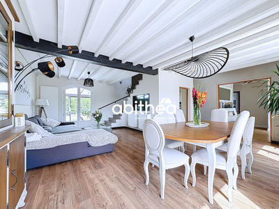 Maison - 164 m² - 9 pièces