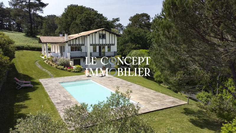 Villa - 330 m² - 7 pièces