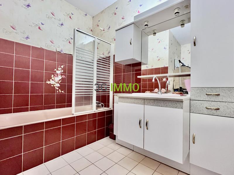 Maison traditionnelle - 195 m² - 5 pièces